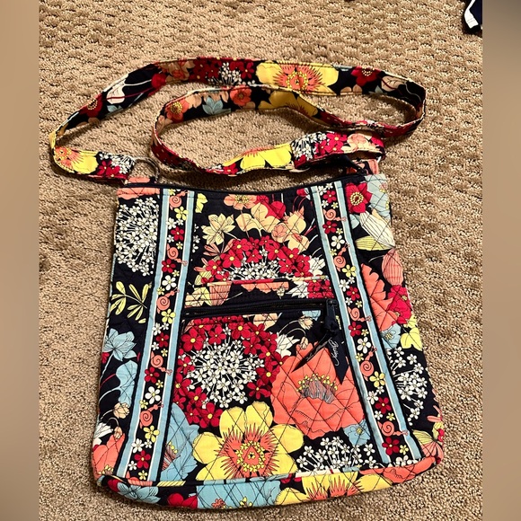 Vera Bradley Crossbody with matching Wallet - Picture 1 of 4